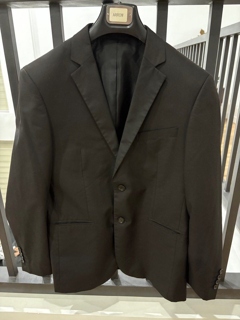 Wall Street Black Coat for Men (Category: Coats, Jackets and Outerwear) located in Muntinlupa City. Submitted by rmsalberto (Listing ID 1382128187, Image 1). Description: Wall Street Black Coat Very good condition Size Large No holes/tears Pickup only at BGC or Muntinlupa .