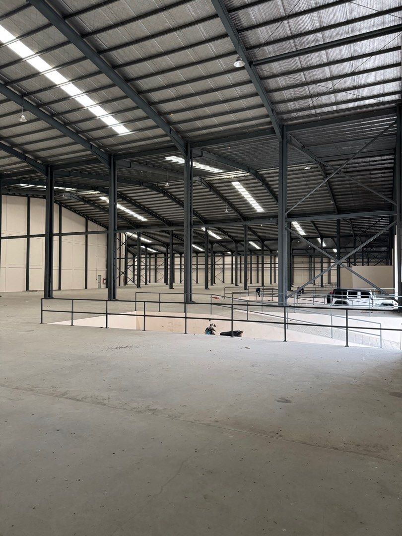 Warehouse in Binan, Laguna For Lease (Category: Commercial) located in Manila. Submitted by ADB.Realtor (Listing ID 1382145273, Image 2). Description: FOR LEASE Brand new warehouses in Brgy. Timbao, Binan, Laguna. Total Covered Floor: 18,658.28 sqm Asking Rates: Php 290/sqm + VAT Common Area Dues: Php 10/sqm. It has 1 loading bay per unit/ warehouse and the ceiling height is 8-12 meters. Terms: Min. 3 years contract. 3 months advance, and 3 month