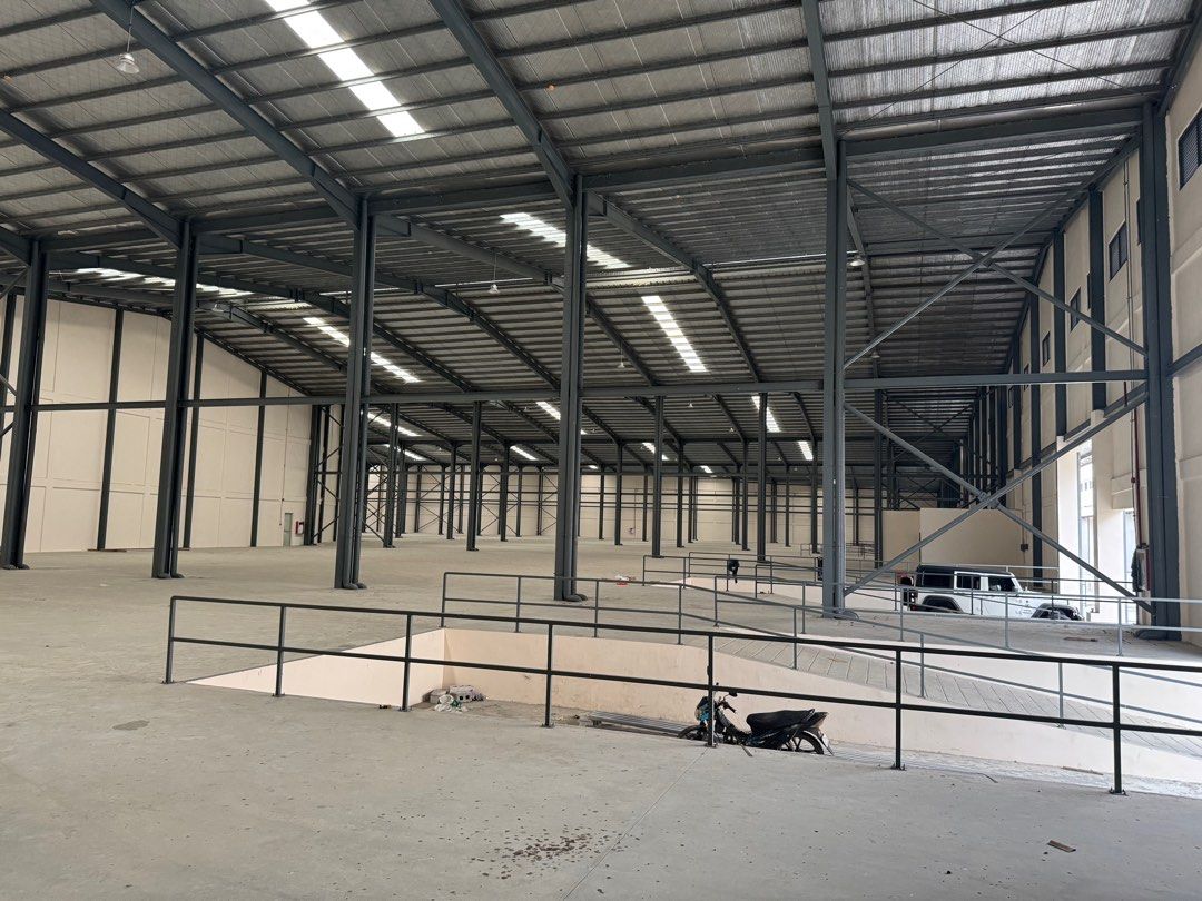 Warehouse in Binan, Laguna For Lease (Category: Commercial) located in Manila. Submitted by ADB.Realtor (Listing ID 1382145273, Image 3). Description: FOR LEASE Brand new warehouses in Brgy. Timbao, Binan, Laguna. Total Covered Floor: 18,658.28 sqm Asking Rates: Php 290/sqm + VAT Common Area Dues: Php 10/sqm. It has 1 loading bay per unit/ warehouse and the ceiling height is 8-12 meters. Terms: Min. 3 years contract. 3 months advance, and 3 month