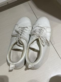 (Category: ) located in . Submitted by simplyreworn (Listing ID 1382245719, Image 1). Description: .