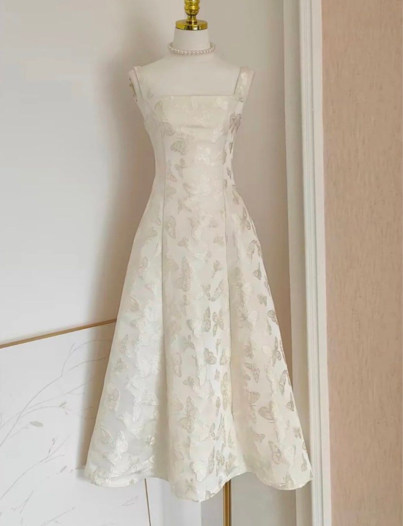 [RENT/BUY] Whoppy White Formal Dress (Category: Evening dresses & gowns) located in Quezon City. Submitted by cmrls (Listing ID 1382239659, Image 1). Description: Never worn; too big for me Size XL - Length: 118cm; Waist: 80cm; Bust: 88cm Rent: 1,200 for 3 days (with 1,100 deposit) Buy: 2,250.