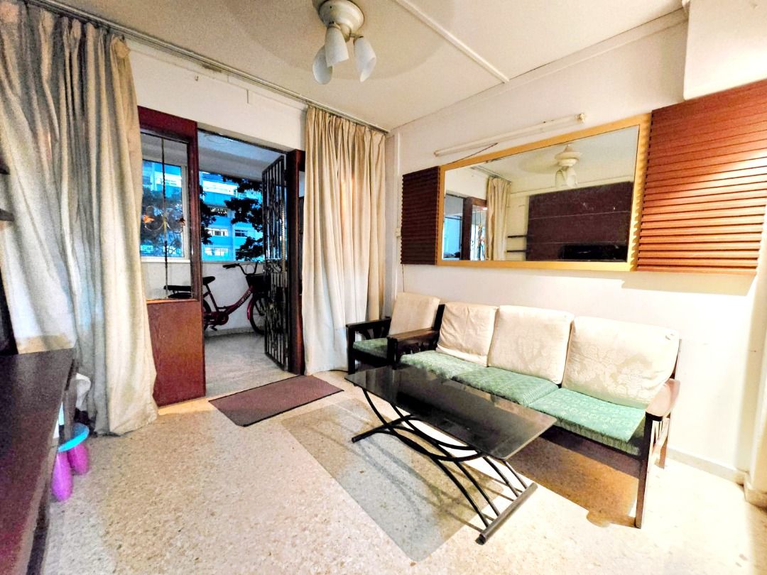 Woodlandls whole unit for rent with 2 bedrooms,  no aircons. woodlands Blk 848 near mrt63227233740034111