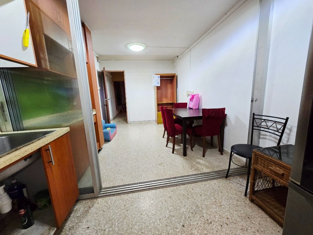Woodlandls whole unit for rent with 2 bedrooms,  no aircons. woodlands Blk 848 near mrt63227233740034114