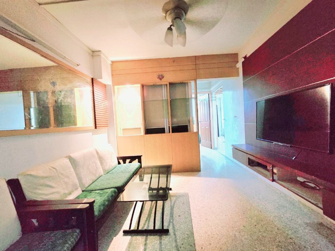 Woodlandls whole unit for rent with 2 bedrooms,  no aircons. woodlands Blk 848 near mrt632272337400341111