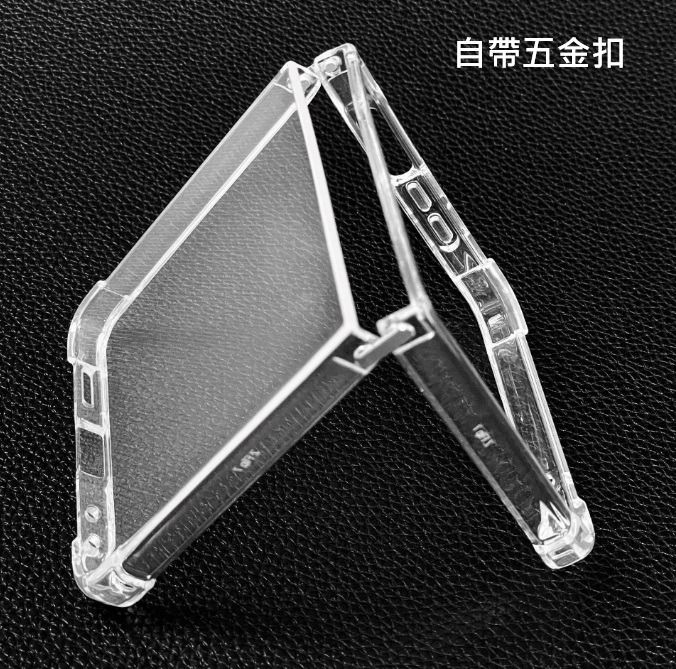 由 apple2231730605 (刊登 ID 1382260070，圖片 3) 提交，位於 台北市 (Taipei) 的 三星Z Flip7 手機殼 三星 Zflip7 透明軟殼 三星Z Flip7 手機保護殼 自帶五金扣 (類別：手機套及手機殻)，說明：三星Z Flip 7 四角防摔殼 全透明TPU軟殼，防滑防摔，可完全保護您的愛機 保護套為實機開模，孔位精準，100%符合三星摺疊機 自帶五金扣，不掉鍊、不脫殼 摺疊收放不卡卡，可搭配保護膜、鏡頭貼使用。。