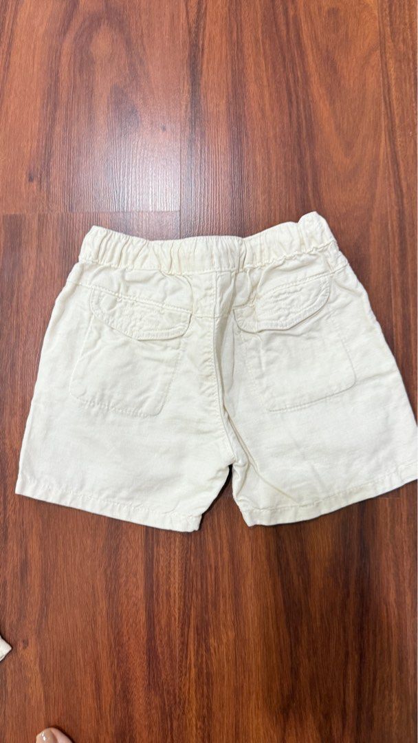 Zara Boy short pant 9-12months (Category: Babies & Kids Fashion) located in Segamat. Submitted by Petitehappygirl (Listing ID 1382132986, Image 2). Description: .