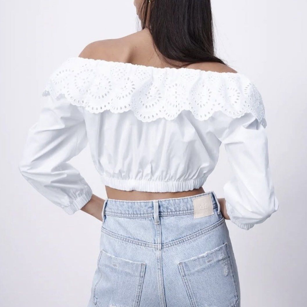 Zara White Top (Category: Blouses) located in Manila. Submitted by neveroverdressed (Listing ID 1382173101, Image 3). Description: - no when worn pic - rfs: decluttering.