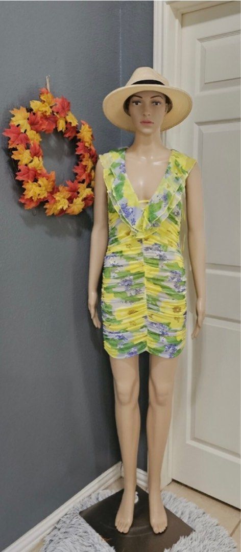 Zara Yellow ruched dress (Category: Dresses) located in San Juan City. Submitted by nixcornerph (Listing ID 1382159141, Image 1). Description: Original and brand new with tag 🏷️ Size small.