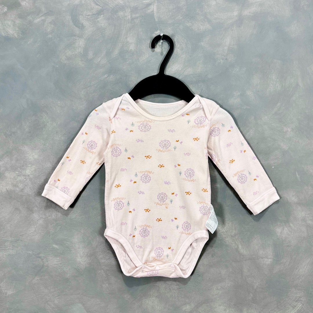 12-18 (Y) UNIQLO - BABY JUMPER (Kategori: Orang Tua, Bayi & Anak - Lainnya) berada di Jakarta Selatan. Dikirim oleh ggkids_ (ID iklan 1382471590, Gambar 1). Deskripsi: Very good condition Warna bagus No deffect ❤️.