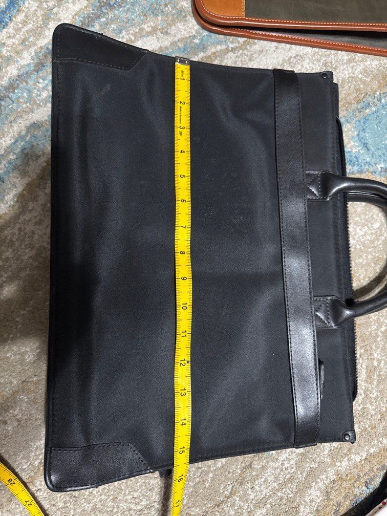 2026 George laptop document bag (Category: Laptop Bags & Sleeves) located in Silang. Submitted by sari2bilina (Listing ID 1382425816, Image 2). Description: .