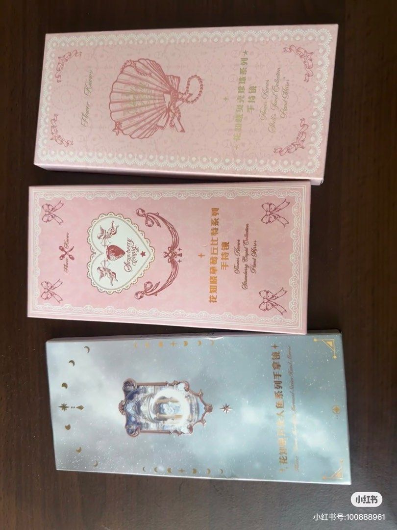 由 jericccccccc (刊登 ID 1382376744，圖片 3) 提交，位於 台北市 (Taipei) 的 花知曉月光人魚手持鏡 (類別：個人清潔保養)，說明：全新有盒有膜。 月光人魚白色，299 草莓丘比特粉色，已出 貝殼珍珠粉色，已出。