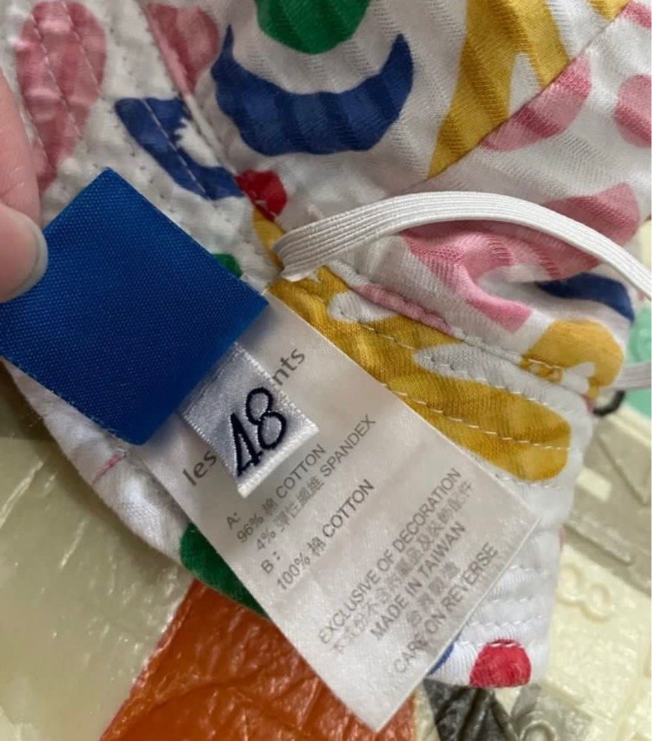 由 lovezeze (刊登 ID 1382297731，圖片 3) 提交，位於 高雄市 (Kaohsiung) 的 麗嬰房漁夫帽 遮陽帽48cm (類別：嬰兒及兒童流行時尚)，說明：頭太大 只在室內帶過一次拍照。