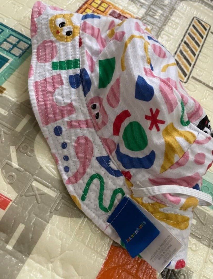 由 lovezeze (刊登 ID 1382297731，圖片 2) 提交，位於 高雄市 (Kaohsiung) 的 麗嬰房漁夫帽 遮陽帽48cm (類別：嬰兒及兒童流行時尚)，說明：頭太大 只在室內帶過一次拍照。
