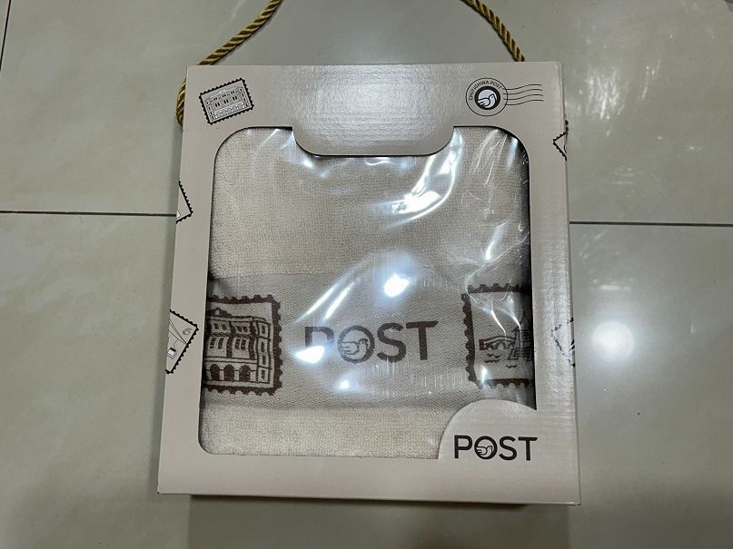 由 moz0055 (刊登 ID 1382364509，圖片 1) 提交，位於 新北市 (New Taipei) 的 ＊＊中華郵政 樂郵臺灣浴巾 (優雅米) 禮盒＊＊ (類別：床具浴巾)，說明：#中華郵政 #樂郵臺灣浴巾 #優雅米 #禮盒 尺寸：70cm*140cm 材質：100%棉。