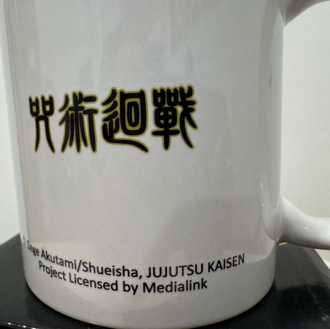 由 yuweiou9072827 (刊登 ID 1382400360，圖片 3) 提交，位於 高雄市 (Kaohsiung) 的 全新出清！咒術迴戰 馬克杯 虎杖悠仁 五條悟 釘崎野薔薇 伏黑惠 台灣購入 有原廠盒裝 (類別：水杯、水壺)，說明：﹥圖片為實物拍攝 ﹥有原廠盒裝，出貨裝箱會用泡泡紙 ﹥有使用過痕跡但不影響擺放收藏 ﹥這不是全新品，下單前請三思 。