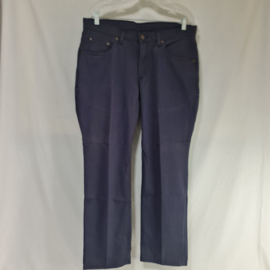 * * Bills Khakis - Declutter Sale 004 * * (Category: Jeans) located in Quezon City. Submitted by jkr_kenshin (Listing ID 1382469726, Image 1). Description: Pre Loved Authentic Bills Khakis Item is used. Boxed and stored for a year Size is posted in the picture ______________________________ Grey / Jeans / Vintage Slim Fit Made in USA US 34 ______________________________ R E A D C A R E F U L L Y First to pay get the item Pay within 24hrs No reser