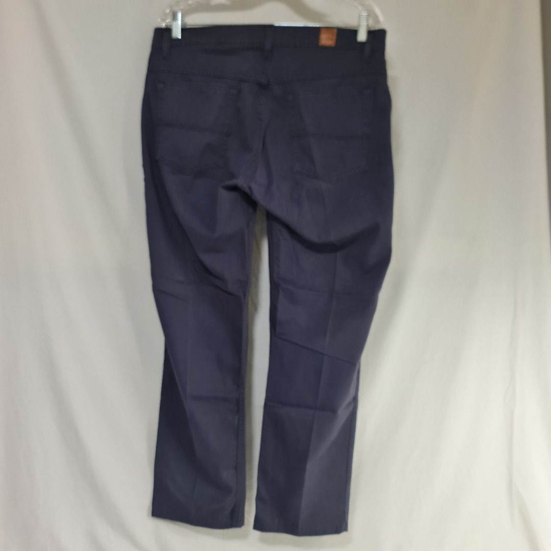 * * Bills Khakis - Declutter Sale 004 * * (Category: Jeans) located in Quezon City. Submitted by jkr_kenshin (Listing ID 1382469726, Image 2). Description: Pre Loved Authentic Bills Khakis Item is used. Boxed and stored for a year Size is posted in the picture ______________________________ Grey / Jeans / Vintage Slim Fit Made in USA US 34 ______________________________ R E A D C A R E F U L L Y First to pay get the item Pay within 24hrs No reser