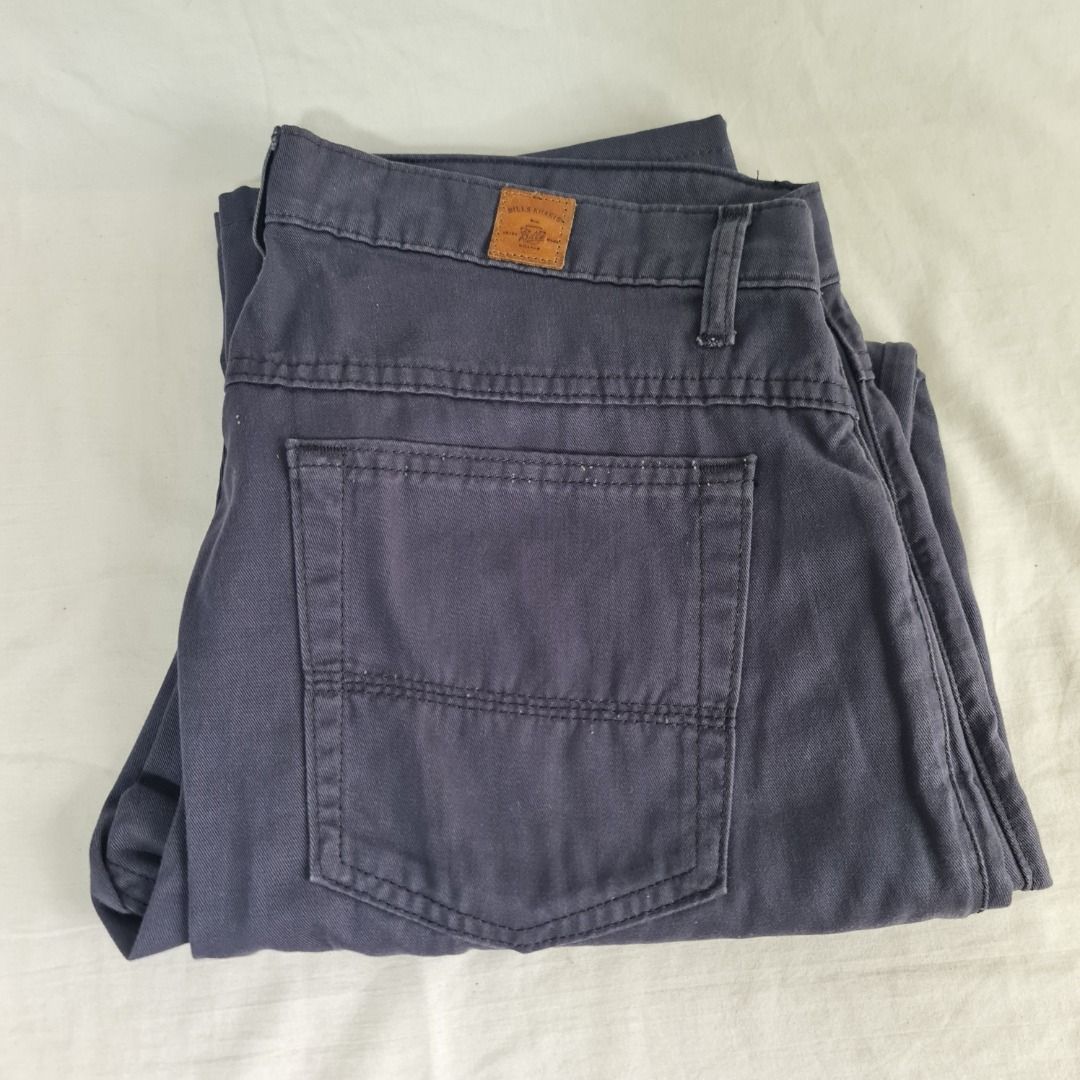 * * Bills Khakis - Declutter Sale 004 * * (Category: Jeans) located in Quezon City. Submitted by jkr_kenshin (Listing ID 1382469726, Image 3). Description: Pre Loved Authentic Bills Khakis Item is used. Boxed and stored for a year Size is posted in the picture ______________________________ Grey / Jeans / Vintage Slim Fit Made in USA US 34 ______________________________ R E A D C A R E F U L L Y First to pay get the item Pay within 24hrs No reser