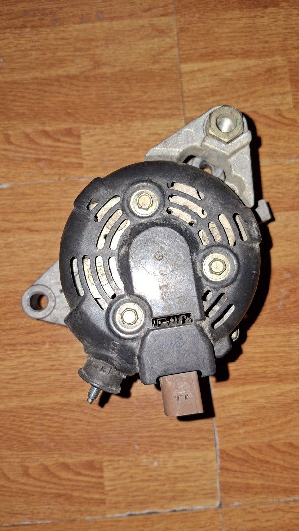 Alternator (genuine)for Innova 2.8 diesel engine., Car Parts ...