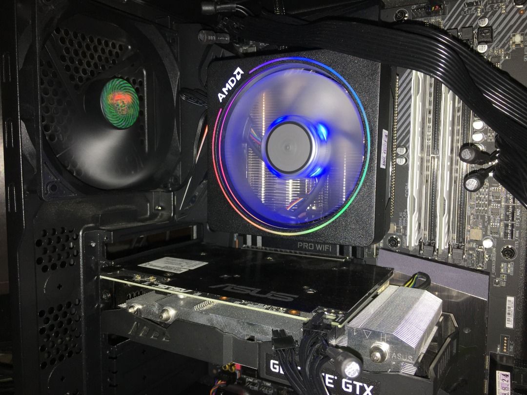 由 wang_tom (刊登 ID 1382476408，圖片 1) 提交，位於 台北市 (Taipei) 的 AMD Ryzen7 3700X 8核16緒 32GB GTX1070 遊戲主機 (類別：電腦)，說明：自組電腦，可當文書或遊戲用途 有需要也可充當AI工作站(跑大型語言模型)、伺服器，可協助安裝 3C產品建議面交比較保險 規格： 機殼：酷碼 Cooler Master N400 電源供應器：技嘉 AORUS AP850GM(850W) 雙8/金牌/全模/全日系/10年保 處理器 CPU：AMD R7 3700X【8核/16緒】3.6G(↑4.4G)65W/36M/7nm/PCIe4.0 主機板 MB：技嘉 X570 AORUS PRO WIFI(ATX/1H/Ｉ網/ax+BT5/註五年) 記憶體 RAM：美光 Micron Ballistix Sport LT競技版 8G DDR4-3200（共４片插滿共32GB） 儲存空間：SSD 250GB、HDD 1TB。