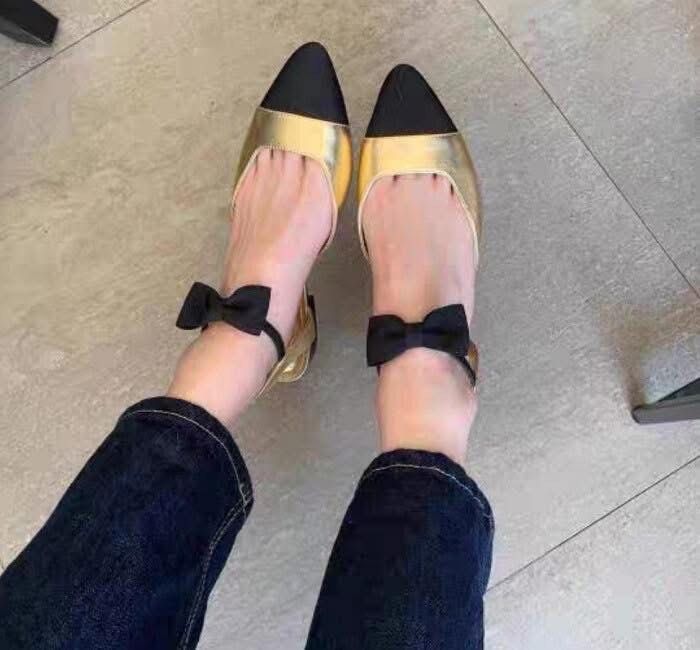 Authentic Chanel Point Toe Bow Ballet Flats (Category: Sneakers & Footwear) located in Quezon City. Submitted by jhaediah (Listing ID 1382296530, Image 1). Description: - Authentic 💯 - Cha_nel Point Toe Bow Ballet Flats - Size EU 38 C / US 7.5 / 24.5cm 👩🏻 .