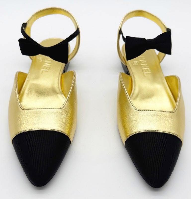Authentic Chanel Point Toe Bow Ballet Flats (Category: Sneakers & Footwear) located in Quezon City. Submitted by jhaediah (Listing ID 1382296530, Image 3). Description: - Authentic 💯 - Cha_nel Point Toe Bow Ballet Flats - Size EU 38 C / US 7.5 / 24.5cm 👩🏻 .