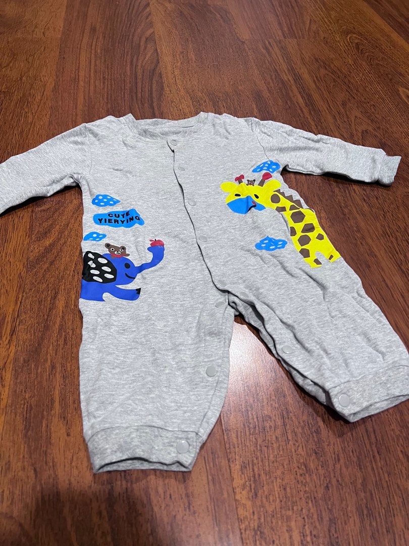 Baby Jerapah Jumper Abu Grey (Kategori: Baju Bayi) berada di Jakarta Barat. Dikirim oleh prelovedethan (ID iklan 1382438681, Gambar 1). Deskripsi: .