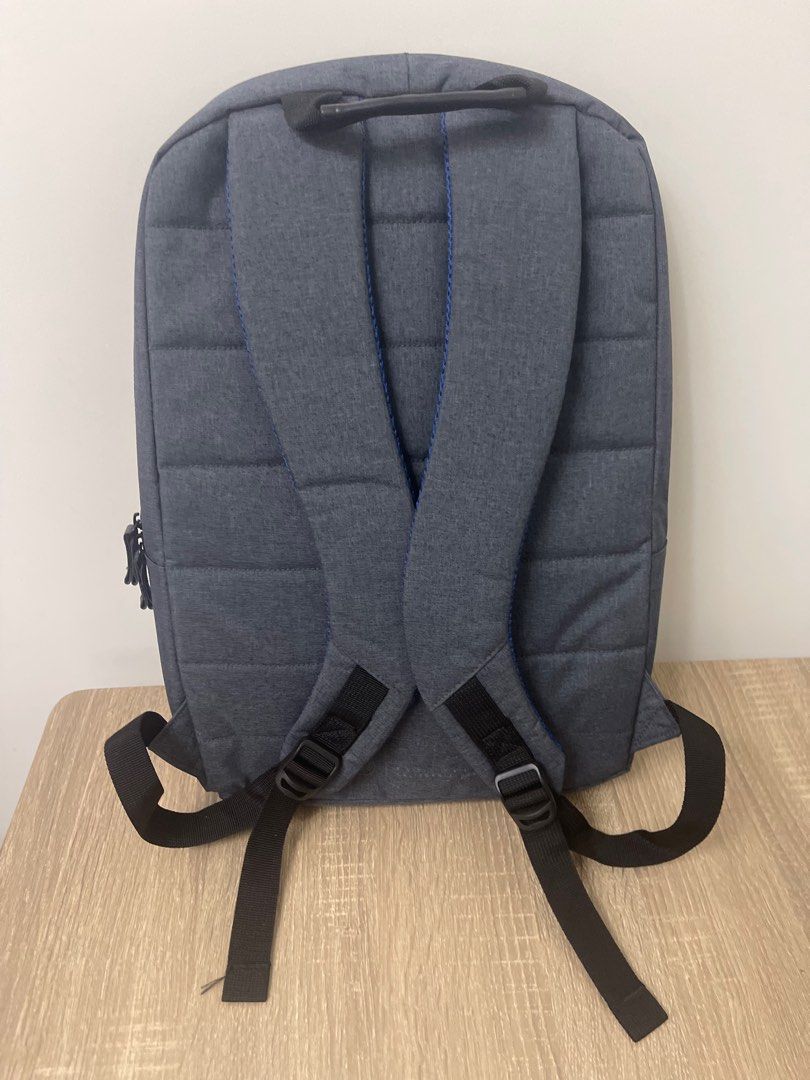 Backpack （分類：背包）位於 Hong Kong。 由 holly_chan 提交（商品編號 1382385250，圖片 3）。簡介： 可放手提電腦。