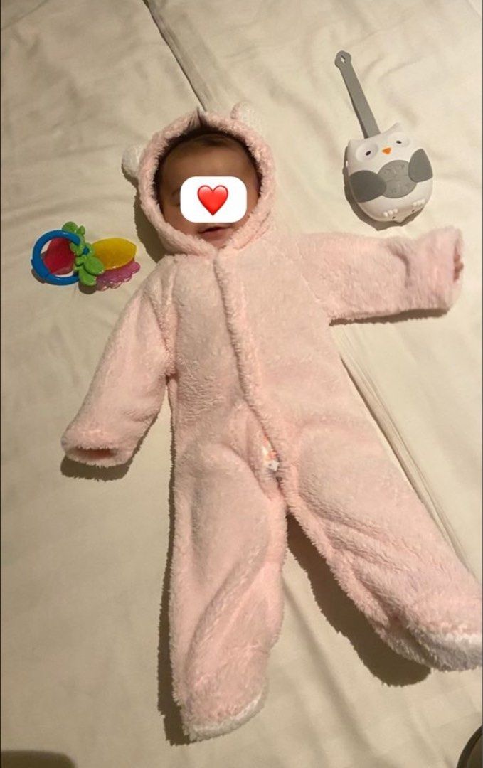Baju tidur fleece (soft pink) (Category: Babies & Kids Fashion) located in Shah Alam. Submitted by nrulija0 (Listing ID 1382476750, Image 1). Description: Saiz: 0-6 months.