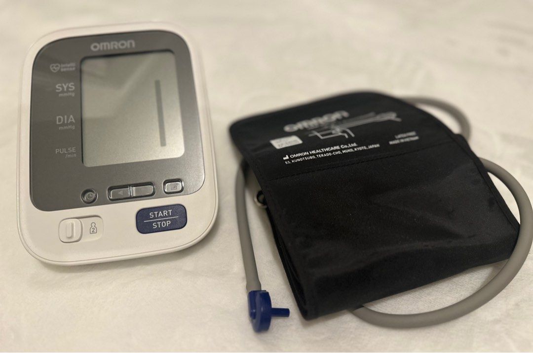 Blood Pressure Monitor imported brand: OMRON M3 Portable Blood Pressure Monitor (Category: Health Monitors & Weighing Scales) located in Paranaque City. Submitted by carou45742 (Listing ID 1382439612, Image 3). Description: Blood Pressure Monitor imported brand: OMRON M3 Portable Blood Pressure Monitor Product details: Omron Blood Pressure Monitor with Fit Cuff Intelligence technology which gives 60 measurements with date and time, Lightweight an
