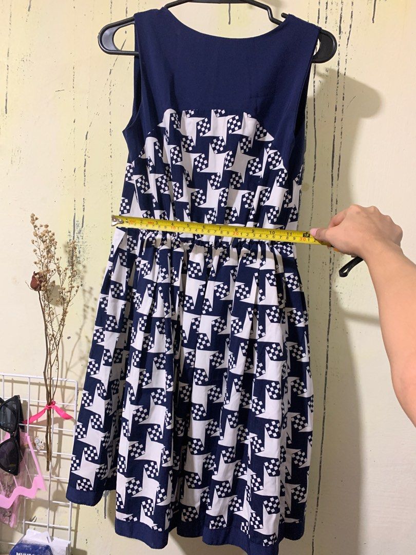 Blue & Ivory white knee-dress (Category: Dresses) located in Marikina City. Submitted by youngfire.84de99 (Listing ID 1382418464, Image 3). Description: ₱200 pesos / No issue 3 times lang nagamit rfs: decluttering.