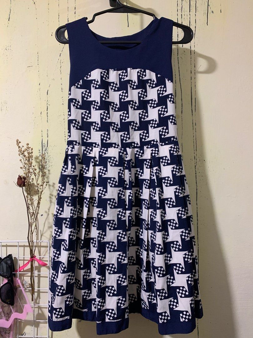 Blue & Ivory white knee-dress (Category: Dresses) located in Marikina City. Submitted by youngfire.84de99 (Listing ID 1382418464, Image 1). Description: ₱200 pesos / No issue 3 times lang nagamit rfs: decluttering.