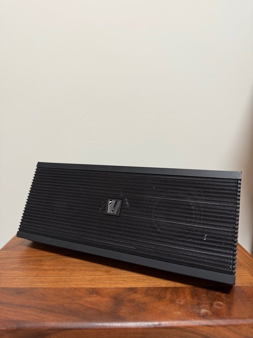 Bluetooth Speaker （分類：Soundbar、揚聲器、藍牙喇叭、耳擴）位於 Hong Kong。 由 _little_red 提交（商品編號 1382381613，圖片 1）。簡介： Soundfreaq Sound Kick Bluetooth Speaker SFQ-04 Audio System Black Portable。