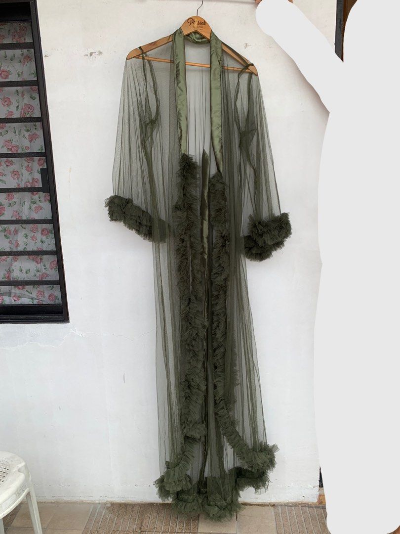 Bridal Robe Army Green (Category: Coats, Jackets and Outerwear) located in San Pedro. Submitted by ajdeclutter (Listing ID 1382310415, Image 2). Description: Used once at my wedding. Long train, soft tulle, with raffles. Inner dress can fit up to XL.