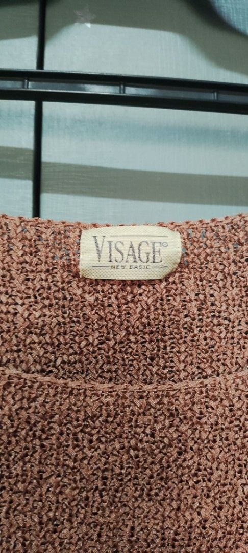 Brown long sleeves visage free size (Category: Sleeveless) located in Quezon City. Submitted by imaginary_paper_studio (Listing ID 1382310689, Image 2). Description: .