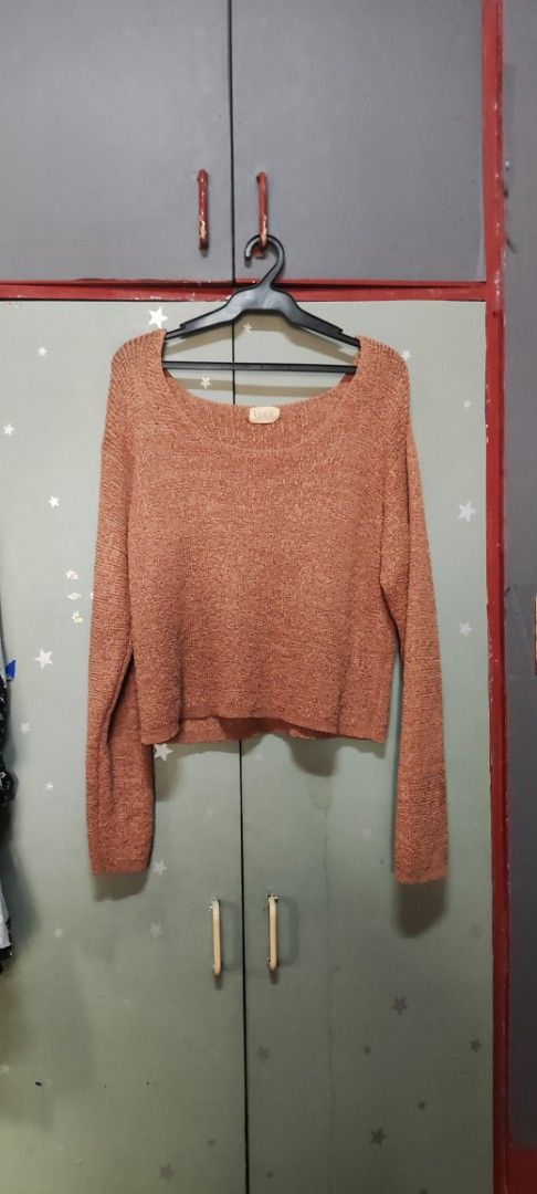 Brown long sleeves visage free size (Category: Sleeveless) located in Quezon City. Submitted by imaginary_paper_studio (Listing ID 1382310689, Image 1). Description: .