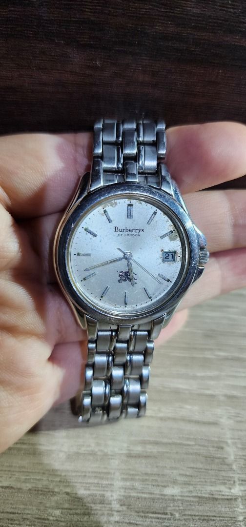 💥Burberrys watch💥 (Category: Luxury Watches) located in Baguio. Submitted by coffeesilvershadow_28 (Listing ID 1382491289, Image 2). Description: - From Japan surplus - Working hands and date window - With signs of usage and needs cleaning inside the watch since may oxidation na po. Buy as is. - Baguio dropping - Jnt shipping- Payment first plus sf before shipping.
