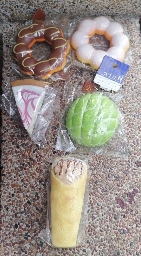 Cafe de N squishy set (Category: Designer & Blind Box Toys) located in Valenzuela. Submitted by sugar.foams (Listing ID 1382314847, Image 1). Description: Condi: Mochi donut - like new, nkd Cheesecake - Lil to no defects (cracks) Melon Pan - cracks Only the mochi donut, melon pan and cheesecake are available Ea - 250 Set - 700 Price negotiable. Dm for more infos..
