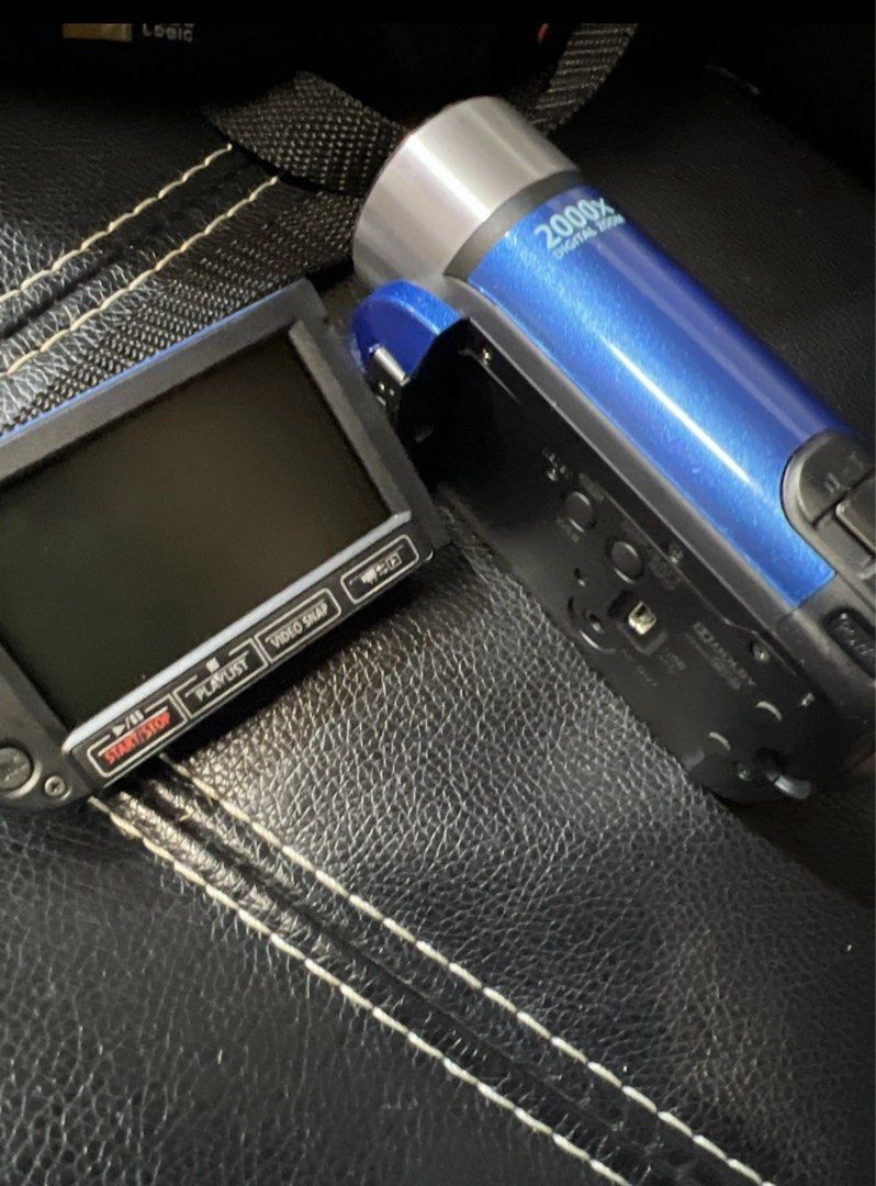 Canon FS400 digital video camcorder (Category: Video Cameras) located in Rodriguez. Submitted by maqaroo (Listing ID 1382337728, Image 3). Description: need funds inclusions: battery charger bag minimal scratches and paint wearing off button (can still be used) no other issues.