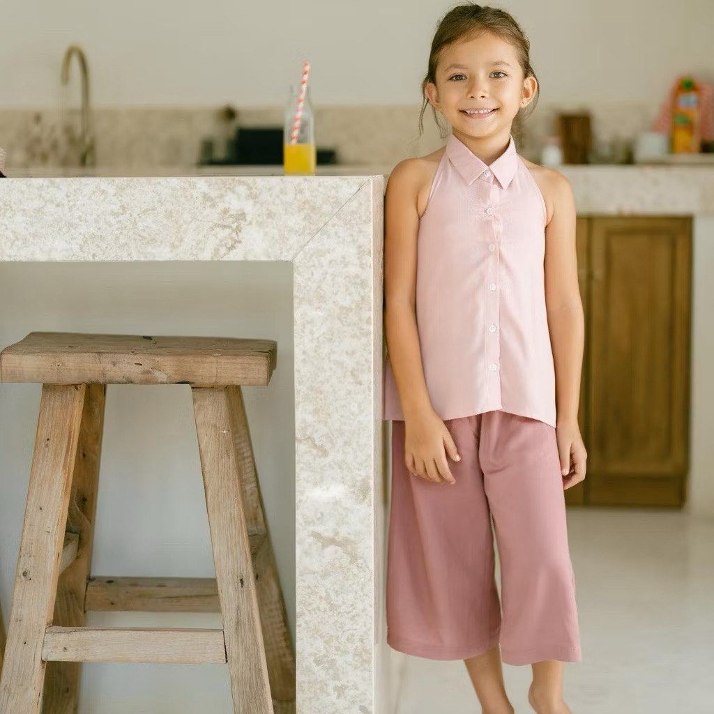 Celia top (Kategori: 4 hingga 7 tahun) berada di Surabaya. Dikirim oleh dkhype (ID iklan 1382322811, Gambar 1). Deskripsi: Bohopanna celia top warna sea (biru) size 5-6y.