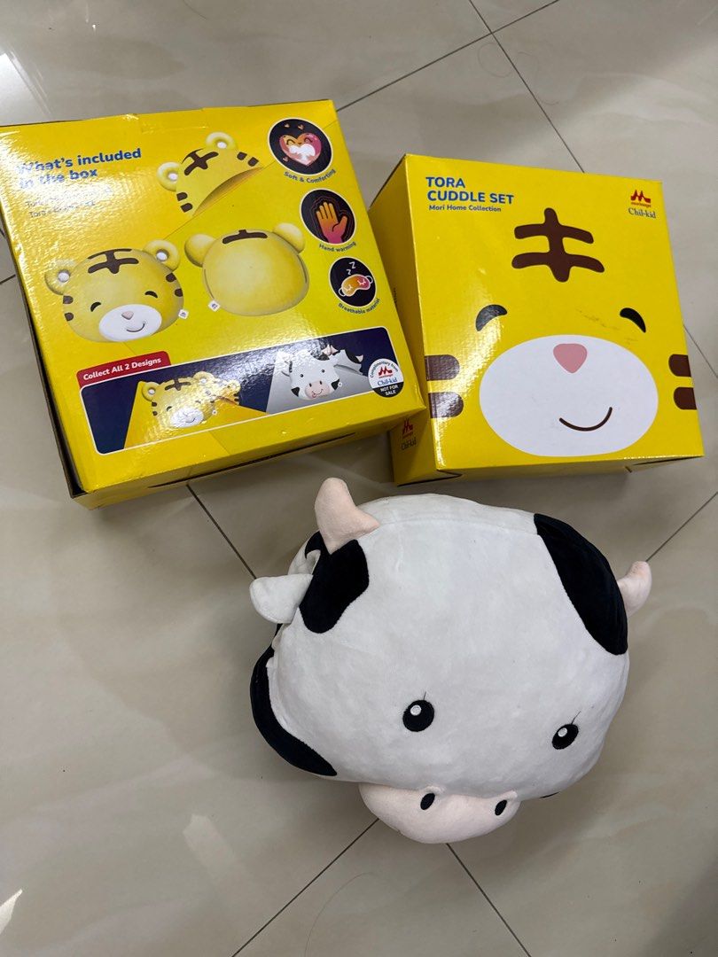 chil kid cuddle set (Category: Babies & Kids Fashion) located in Raub. Submitted by kikidelivery_ (Listing ID 1382445137, Image 1). Description: Cuddle set Available in tiger (brand new with box) rm15 -hand warmer -blanket cow (lightly used) rm5 Hand warmer No blanket.