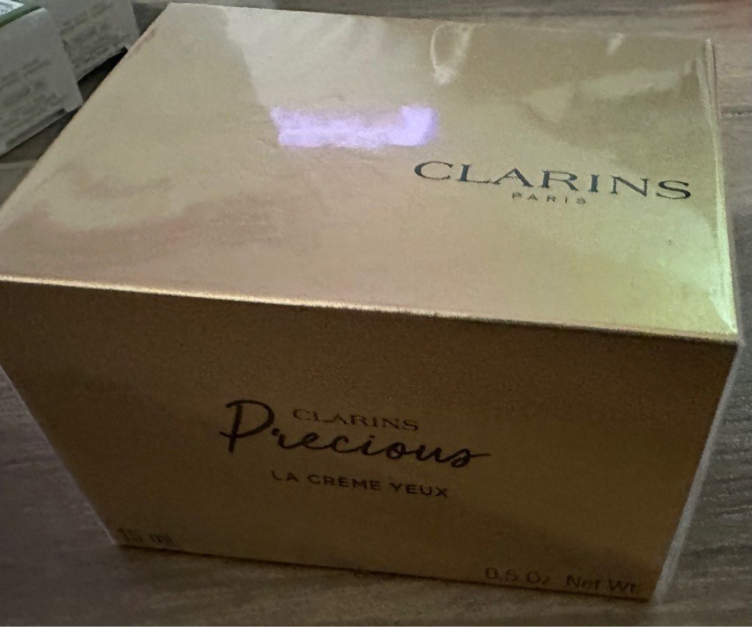 由 eldayang (刊登 ID 1382469057，圖片 1) 提交，位於 桃園市 (Taoyuan) 的 Clarins克蘭詩#至臻凝時月神花眼霜 (類別：眼部彩妝、保養)，說明：📌商品全新未拆封 📌容量：15ml 📌有效期限：2025/12。