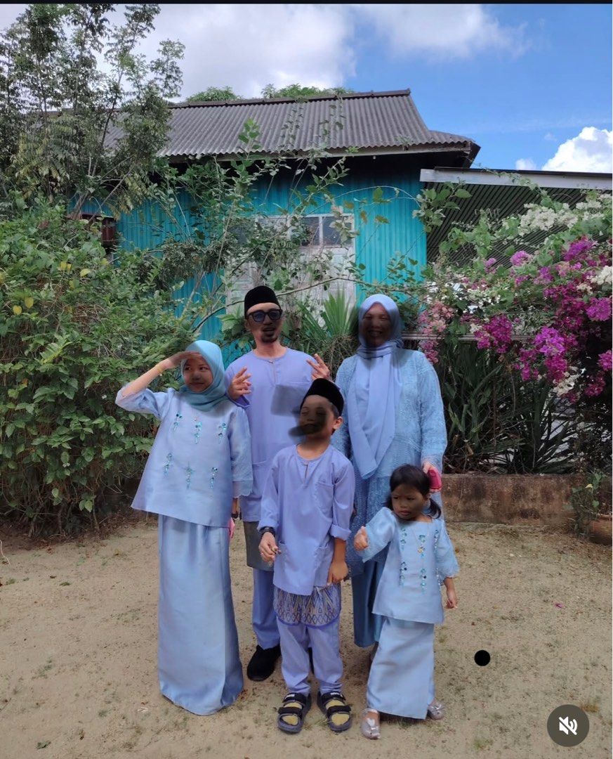 Combo Kids kurung size 2-3y & 10-11y (Category: Babies & Kids Fashion) located in Kuala Terengganu. Submitted by preloved_legit (Listing ID 1382459503, Image 1). Description: 2 size . ✅2-3y (size S) ✅ 10-11y (size 2xl) Combo price is rm150 both. .