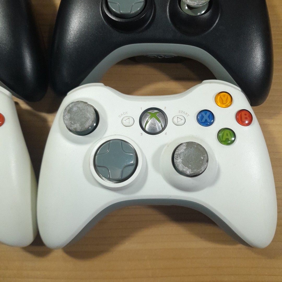 Xbox 360 Wireless Controllers (Category: Controllers) located in Las Pinas. Submitted by 84vintage (Listing ID 1382474973, Image 3). Description: Original XBox 360 Wireless Controllers. Tested working. Only one has a battery cover because it got lost in storage. Get na lang online for like 50 pesos each. These are 650.00 each or take all for 2k. Actual photos posted. Please examine them carefully as they are part of the description. --📌 MUST REA