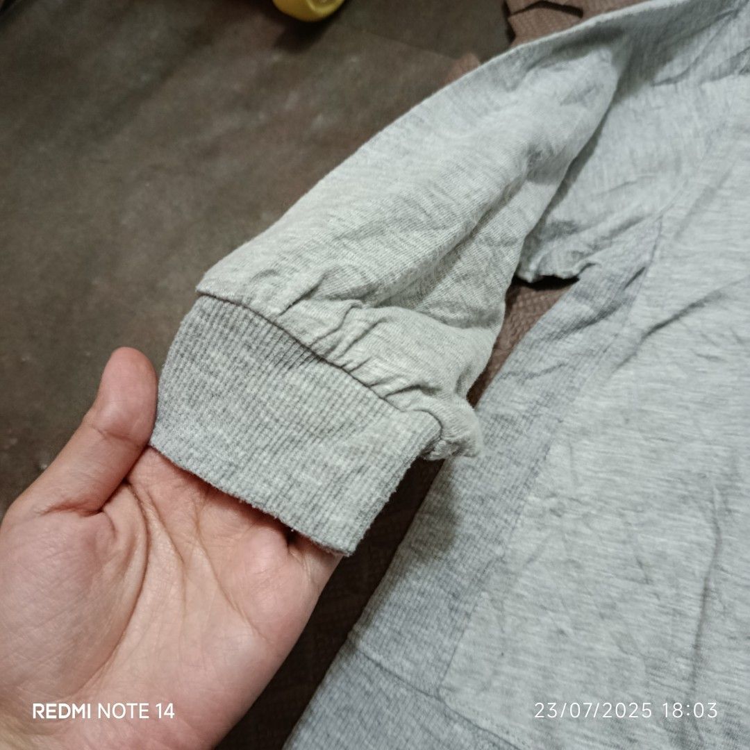 CONVERSE GRAY LONG SLEEVES FOR KIDS (Category: Babies & Kids Fashion) located in Manila. Submitted by patpreloveddd (Listing ID 1382408617, Image 3). Description: CONVERSE GRAY LONG SLEEVES FOR KIDS BOY 3-5yrs old Excellent condition Cubao QC loc..