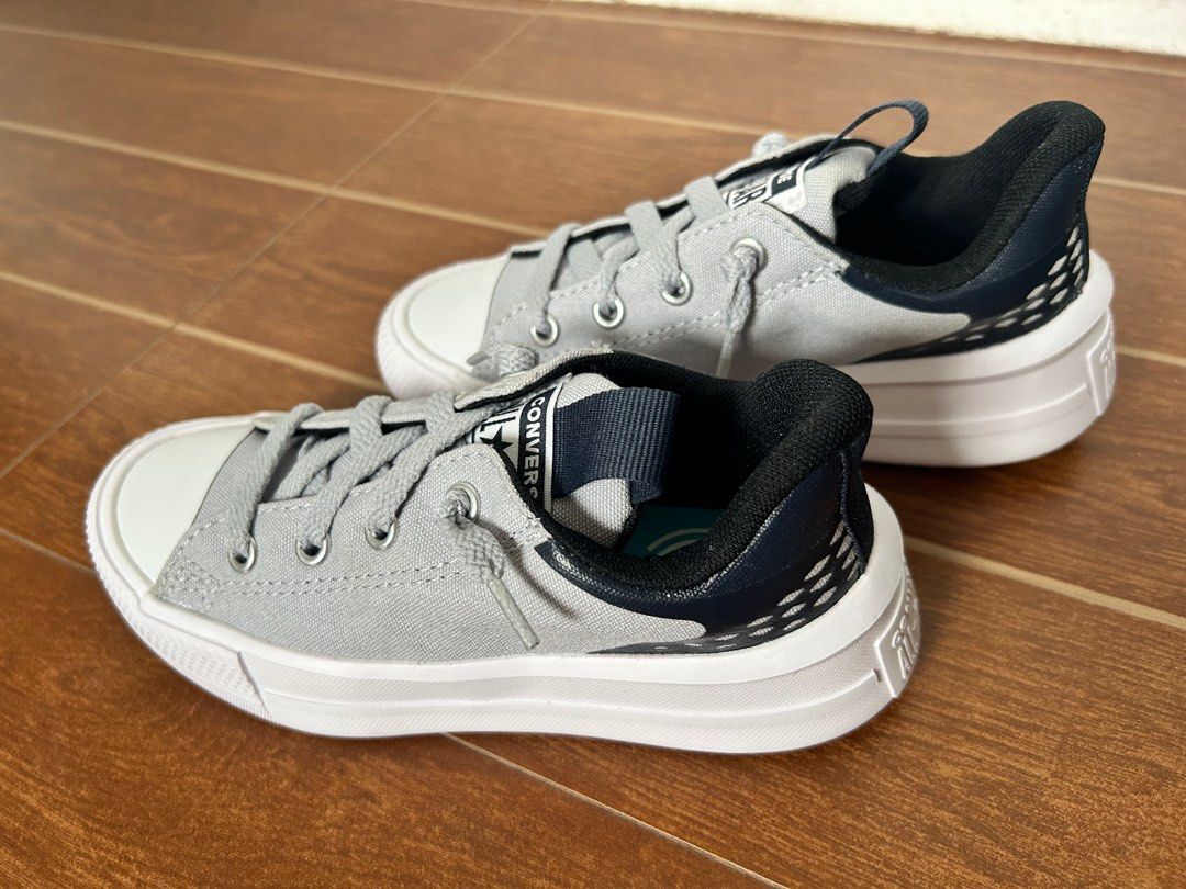Converse Shoes (Category: Babies & Kids Fashion) located in Lipa City. Submitted by bituinpreloved (Listing ID 1382342513, Image 2). Description: brand new, complete inclusions 18cm.