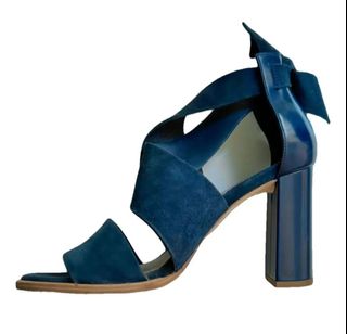 (Category: ) located in . Submitted by Sage_Wardrobe (Listing ID 1382376896, Image 1). Description: .