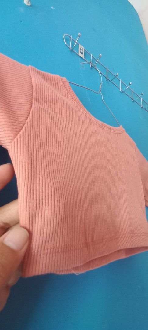 Crop Top anak (Kategori: 1 hingga 3 tahun) berada di Depok. Dikirim oleh Hannah_preloved (ID iklan 1382323235, Gambar 2). Deskripsi: LD 58cm PB 22cm Bahan knit untuk usia 9m-1y tidak ada defect.