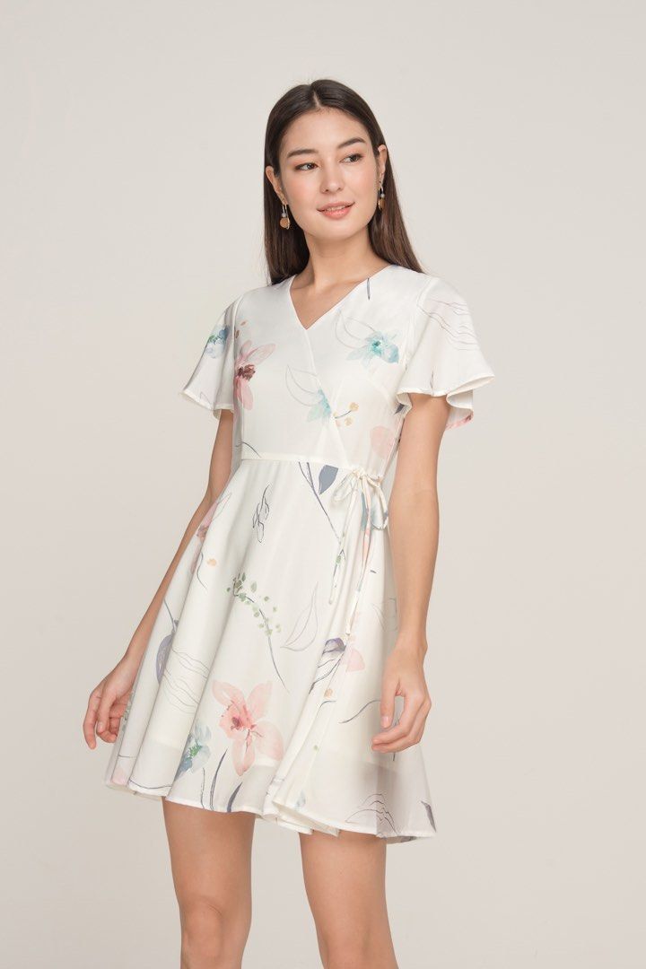 Fayth Spring Bloom Flutter Sleeve Dress - M ๐ท๐ค, Women's Fashion ...