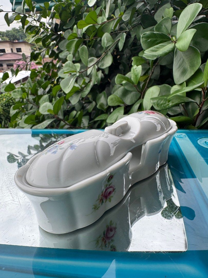 Floral porcelain teaspoon caddy (Category: Dinnerware & Cutlery) located in Davao. Submitted by parteawares2 (Listing ID 1382298807, Image 3). Description: One piece floral teaspoon caddy .